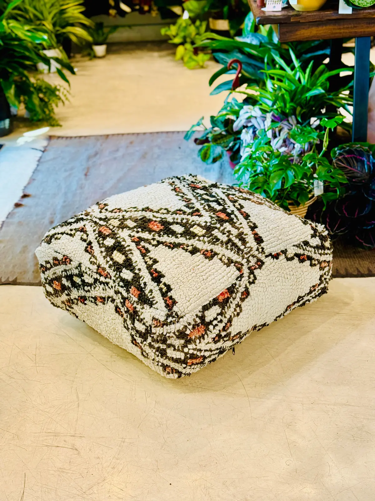 Vintage Moroccan Pouf 0001 1