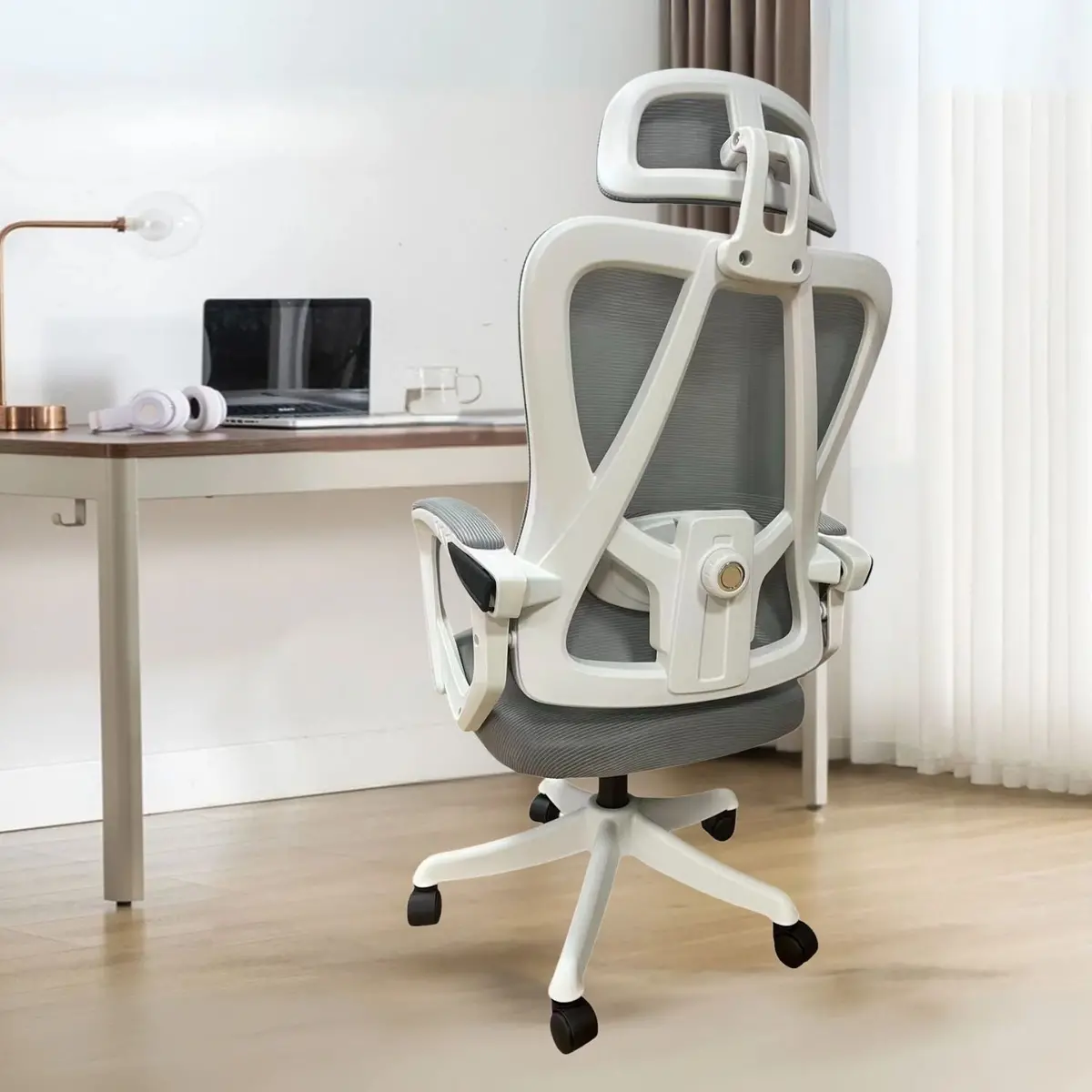 Silla De Oficina Ergonómica Gris Con Respaldo De Malla Y Apoyabrazos Ajustables Sin Reposapiés. Cómoda Silla De Computadora Para Escritorio. 1
