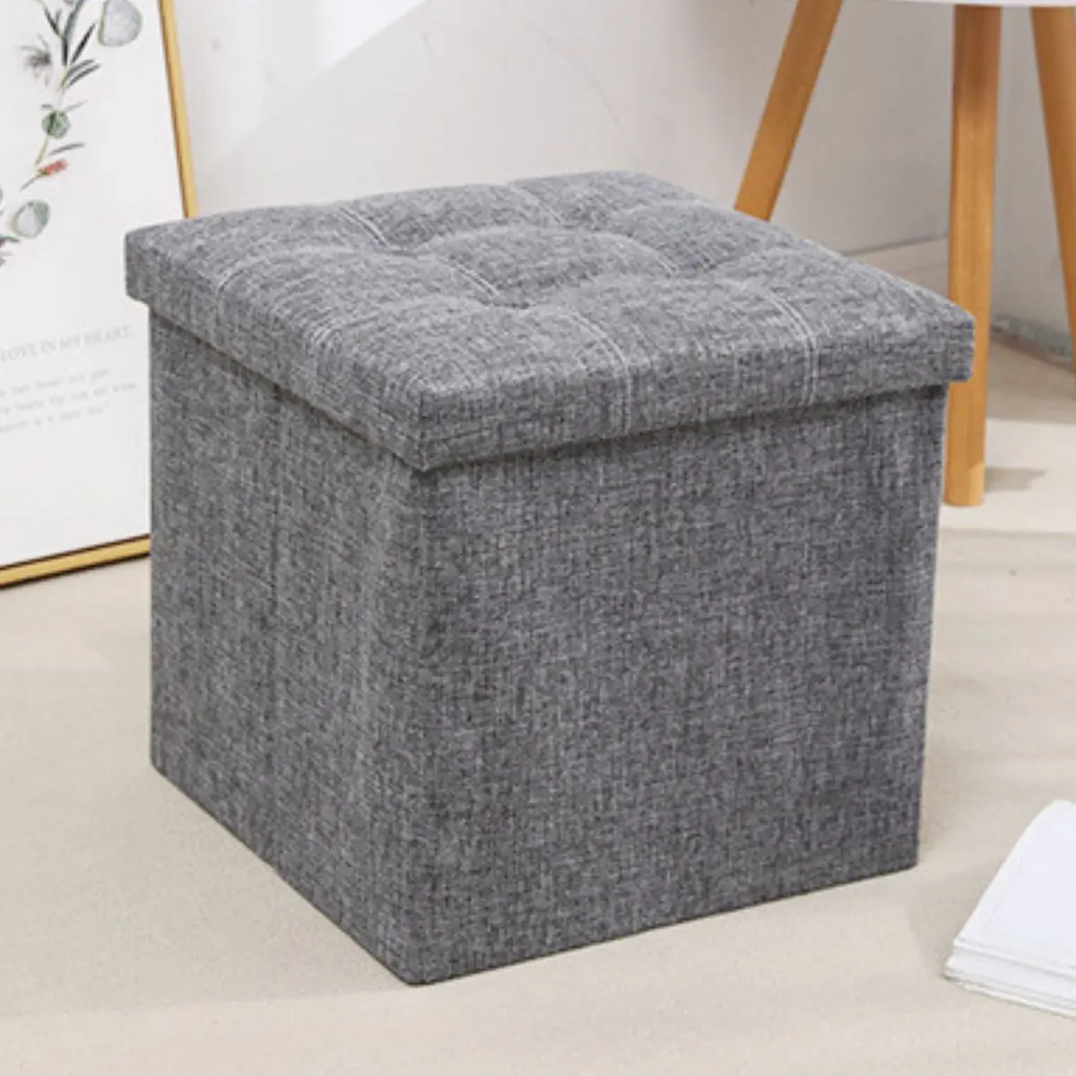 Baúl Organizador. Asiento Plegable Tipo Puf Otomano. Caja Banco Con Espacio De Almacenaje 38X38cm. Color Gris. 1