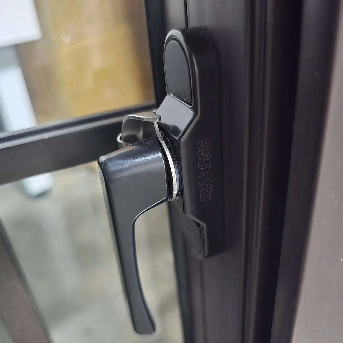 Cerradura Tipo Media Luna Pestillo Para Ventanas Corredizas De Aluminio Y Pvc. Alta Seguridad Y Diseño Compacto Color Negro 1