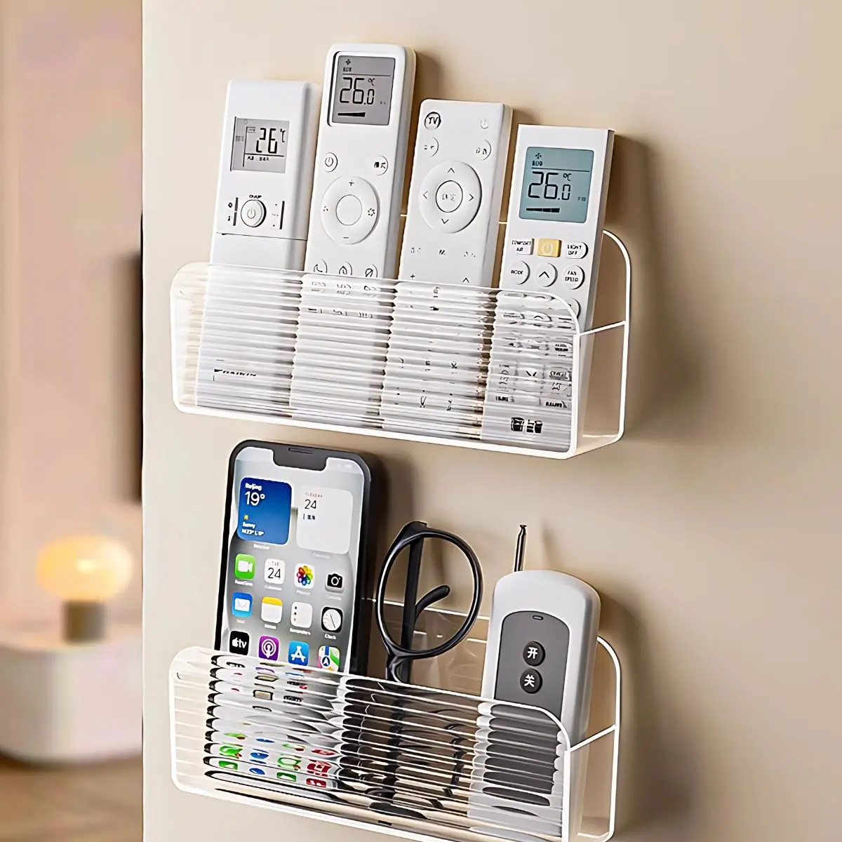Soporte Adhesivo De Pared Para Controles Remotos 19 × 3.8 × 8.3 Cm. Repisa Organizador De Almacenamiento Colgante. Caja Porta Objetos Trasparente. 1