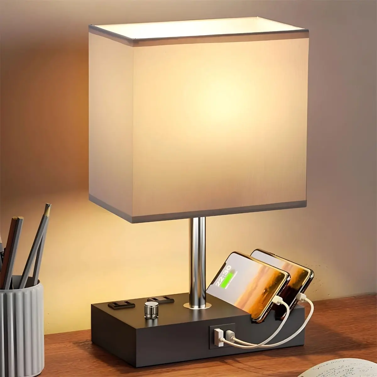 Lámpara De Mesa Con Regulador De Luz  (Dimmer). Estación De Carga Con 2 Tomacorrientes Ac Y Puertos Usba Y Usbc. Color Gris. 1