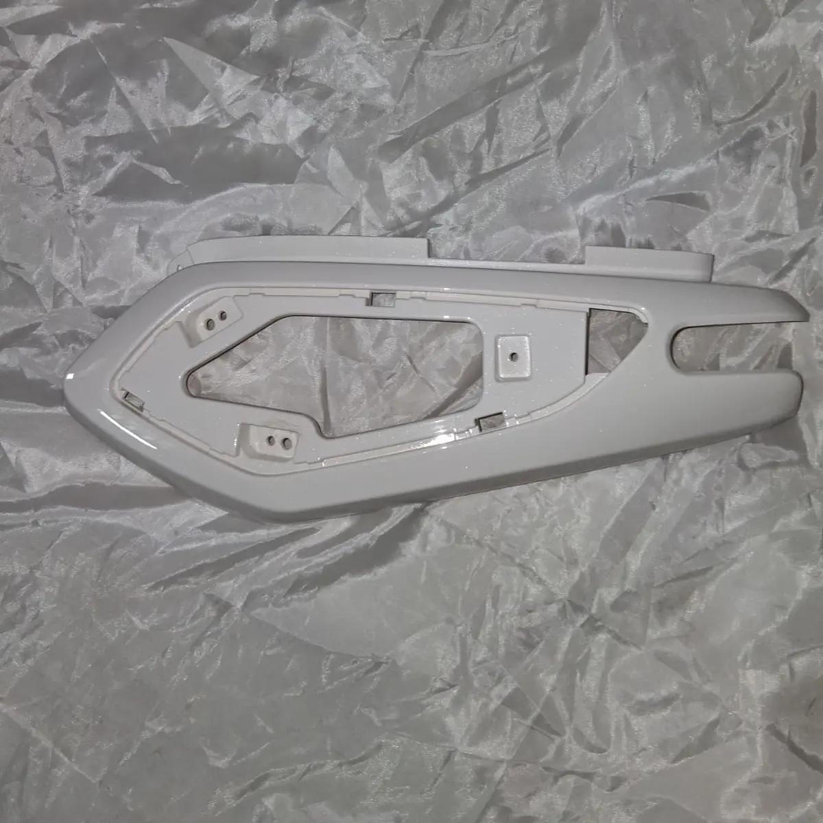 Covertor Izquierdo Blanco Con Calcomanias (Minnix150) Left Body Cover White Gw With Sticker 1