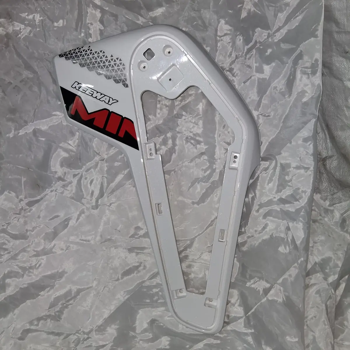Panel Izquierdo Del Tanque De Combustible Verde Con Calcomania (Minnix150) Fuel Tank Left Panel White Gw With Sticker 1