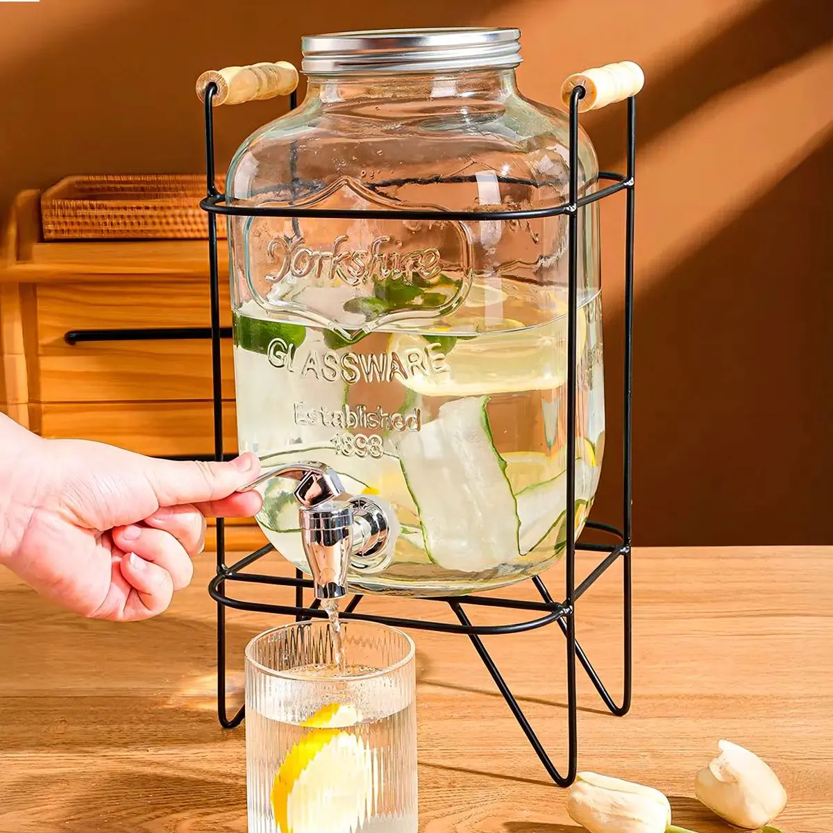 Dispensador De Bebidas De Vidrio 4L Con Grifo Metálico Antigoteo. Incluye Soporte De Hierro. Ideal Para Jugos. 1