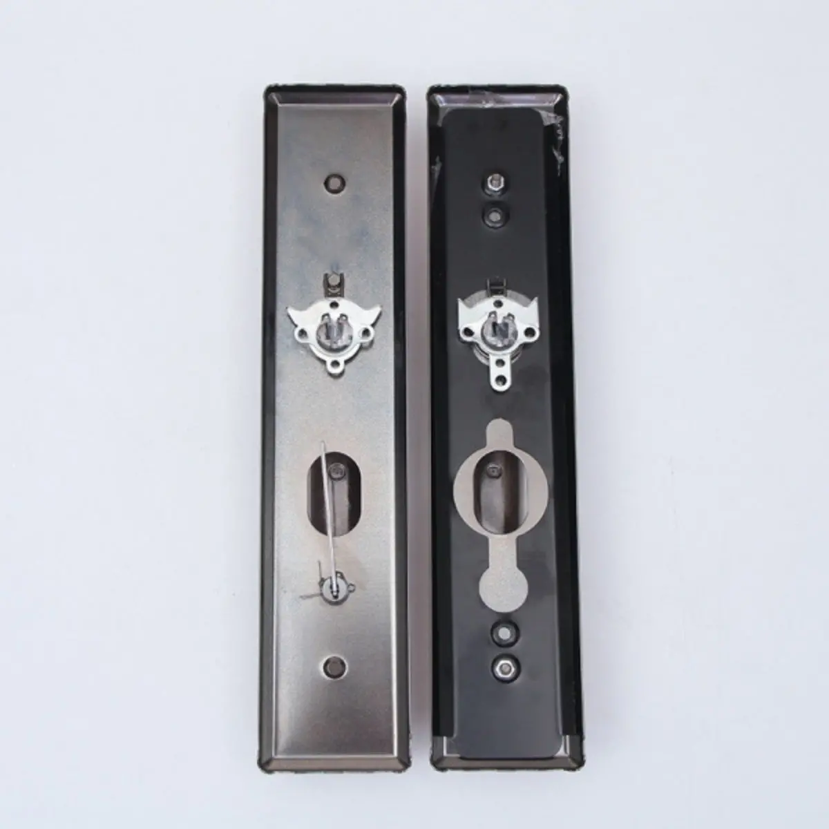 Manija De Puerta Móvil Doble (Interior Y Exterior). Tirador Antirrobo De Seguridad. Apertura Izquierda O Derecha. Color Plateado. 330X70mm 2
