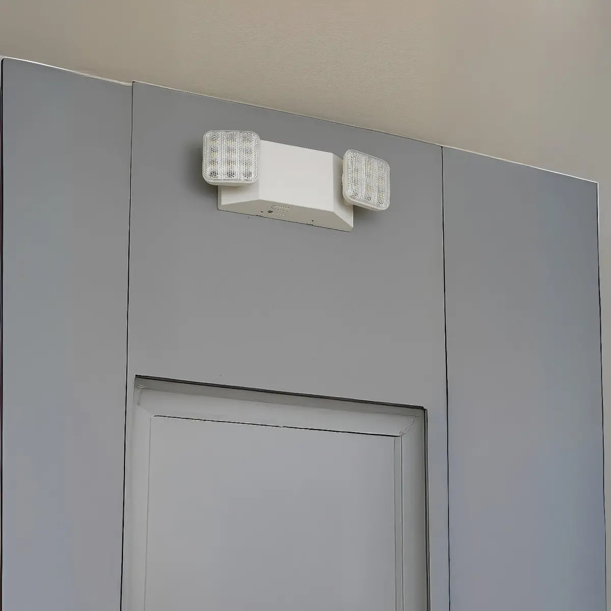 Lampara De Emergencia De 2 Bombillos Giratorios. 100-277V / 50-60Hz. Indicar Led. Material Plastico. 2