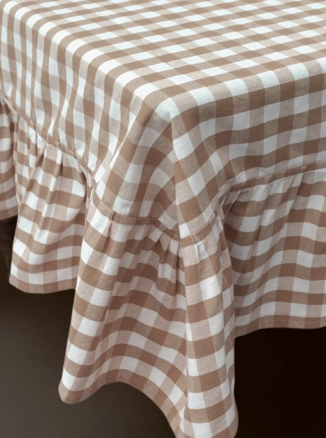 Brown Ruffled Gingham Tablecloth 1