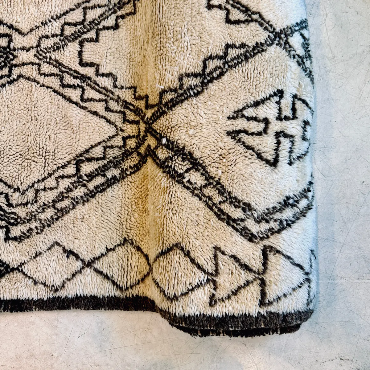 Vintage Wool Shag Pile Beni Ourain Moroccan Rug (10’ 4” X 5’ 11”) 1