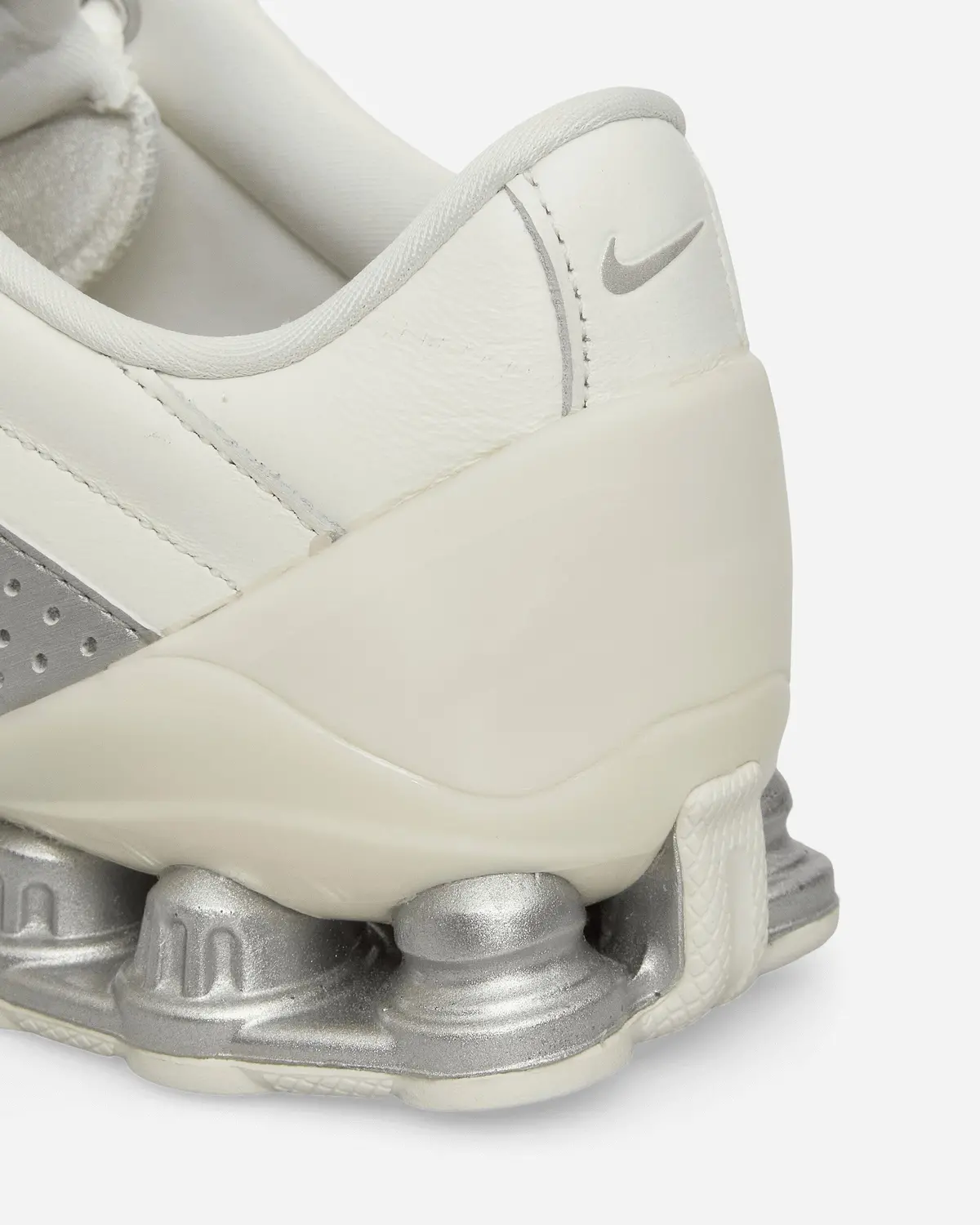 Women's T90 Shox Magia Sneakers Sail / Metallic Silver 6