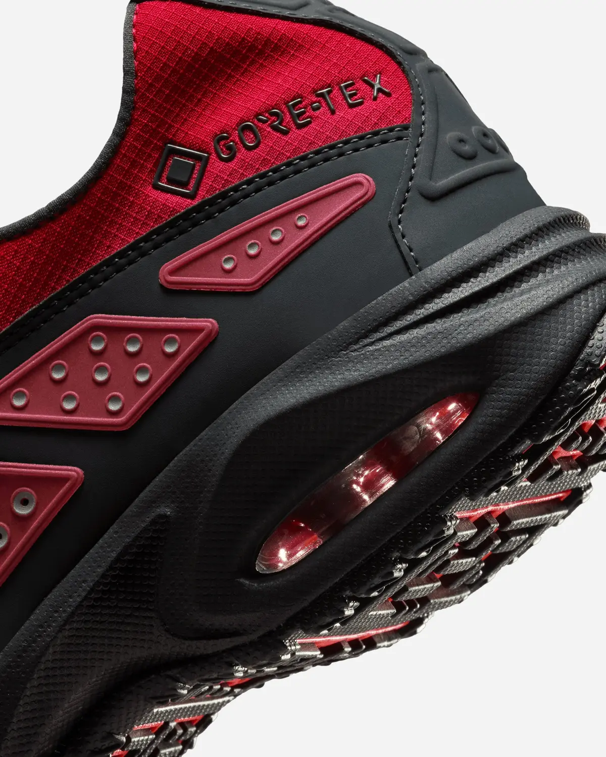 Women's Air Max Sndr Gore-Tex Sneakers Fire Red / Dark Smoke Grey 8