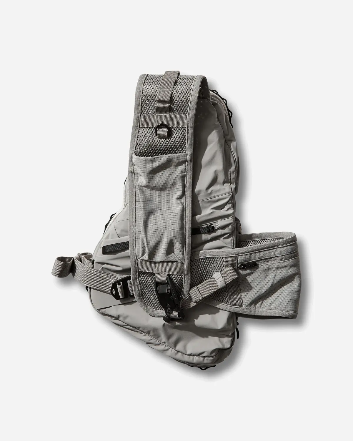 Men's Latitude Veil Slingpack Jacket Cement 4