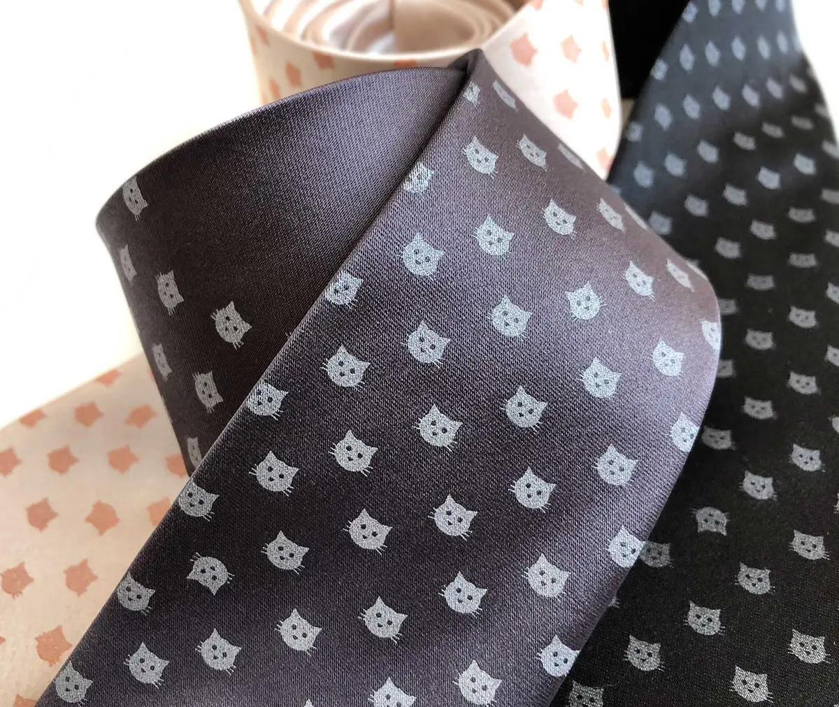 Cat Face Necktie, Repeating Cat Dot Pattern Tie 1