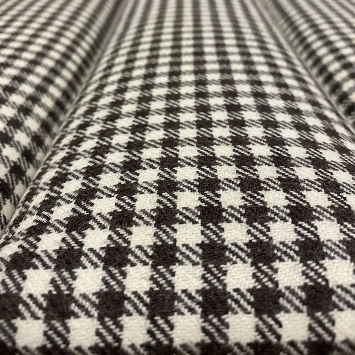 Tappetino Copri Divano Quadro Bianco E Marrone 1