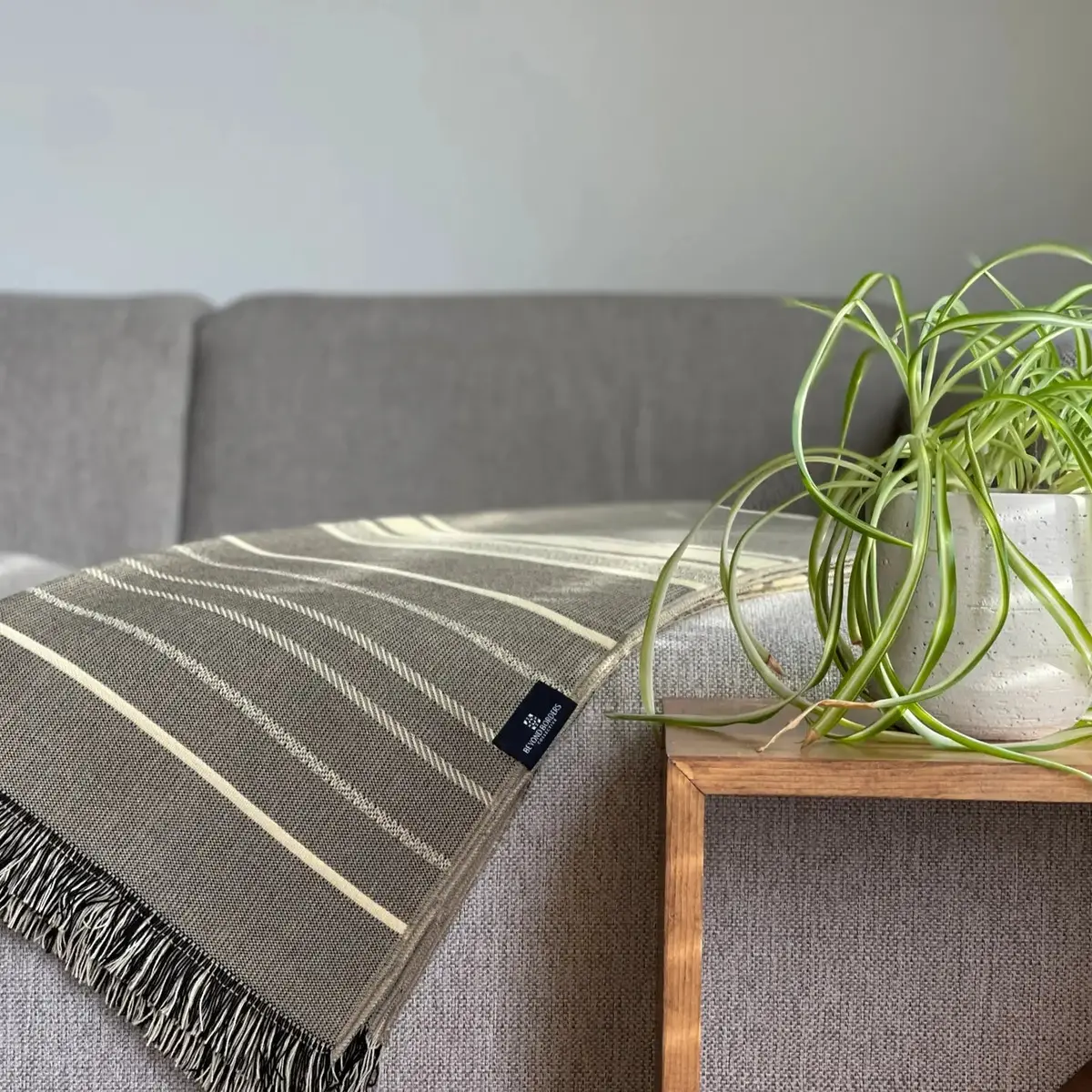 Equinoccio Throw In Cedar Brown 1
