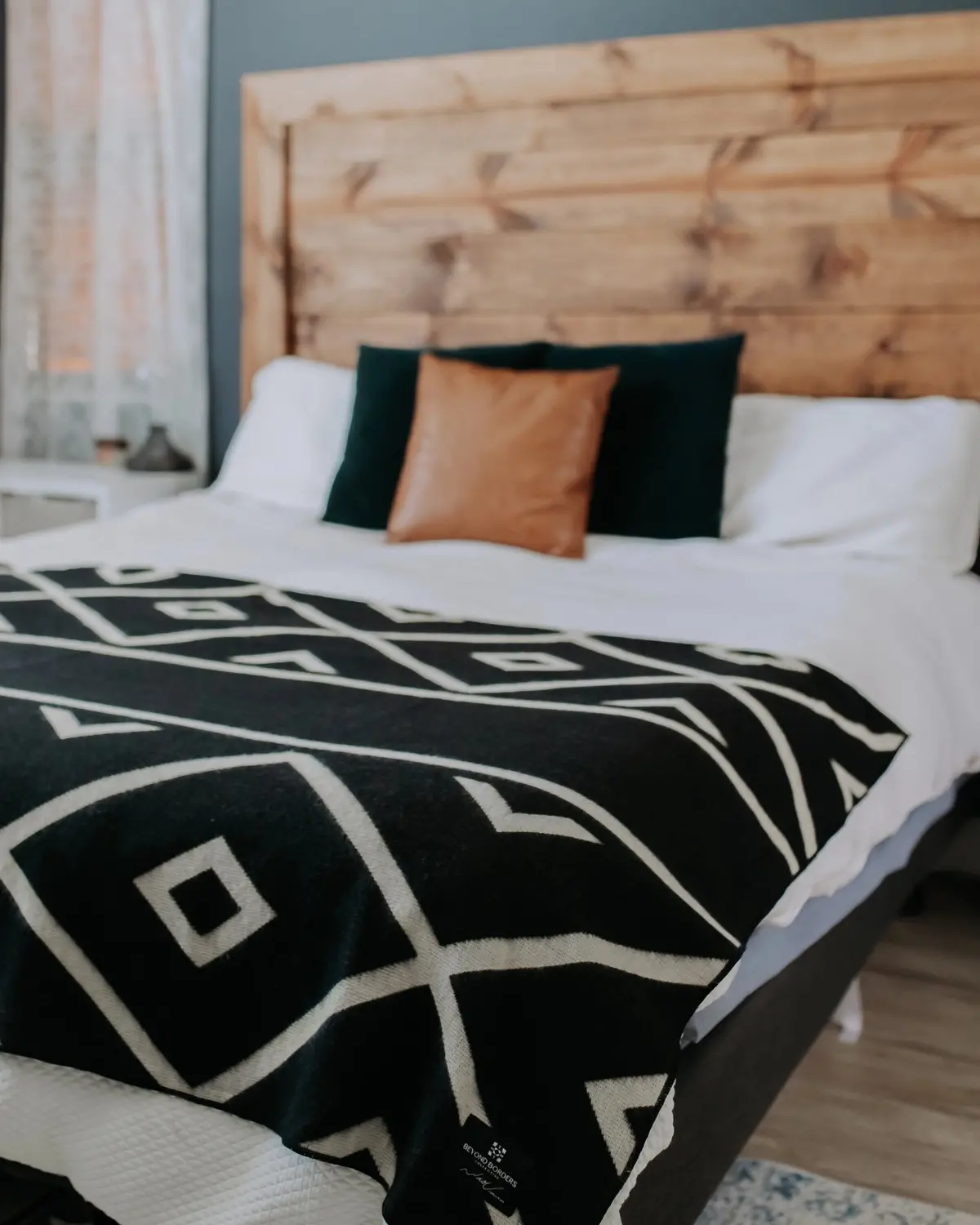 Diamante Blanket - Natural/Black 1