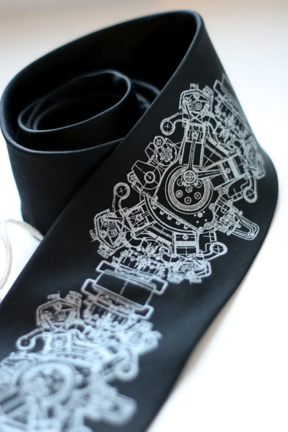 Engine Rosette Necktie, Inline-3 Tie 1