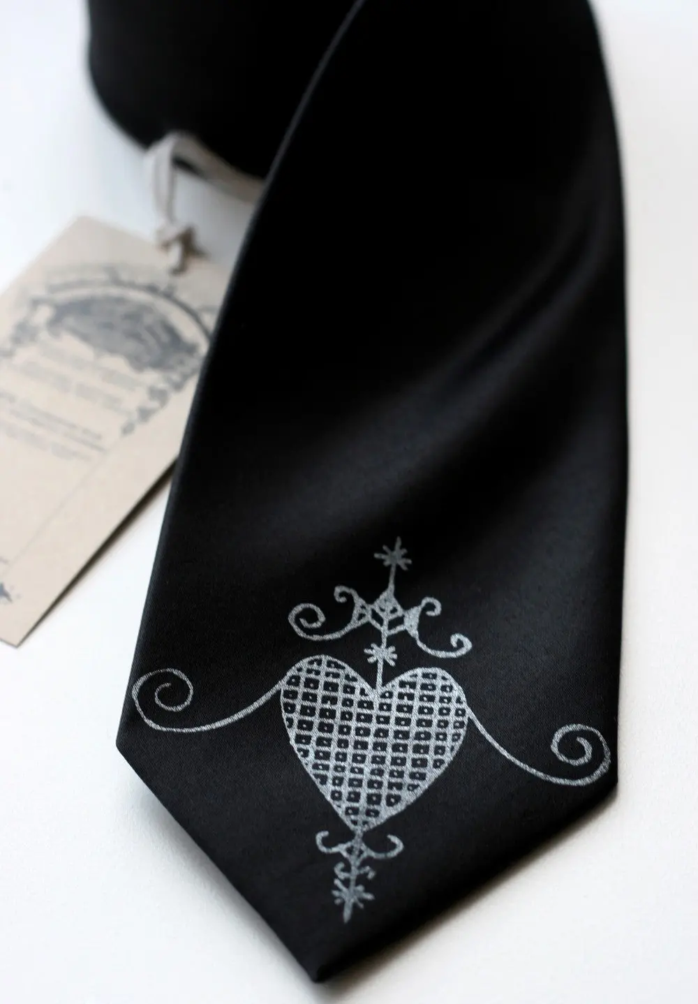 Erzulie Necktie, Vodou Veve Tie 1